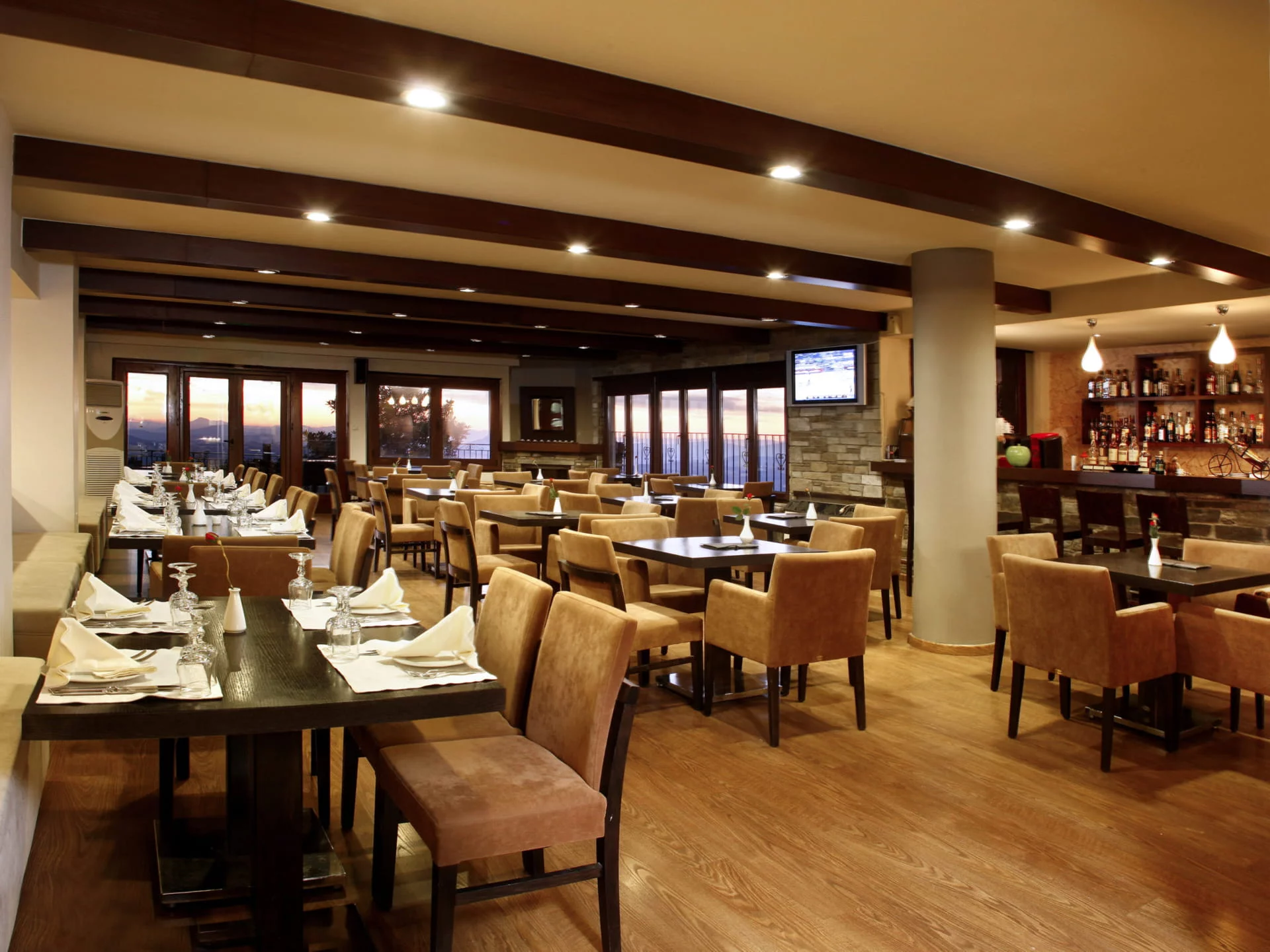 MAIN BAR